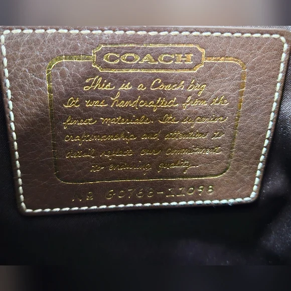 Coach Legacy 2007 - 4 Piece Set - Tote, Wallet, Makeup Bag & Scarf - Picture 4 of 14